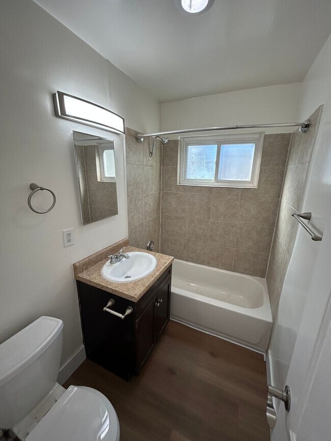Building Photo - 2 Bedroom 1 Bathroom West La Mesa Apartment