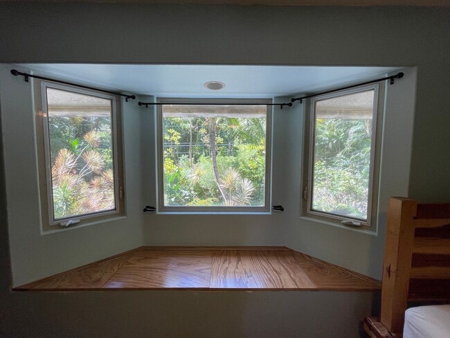 Building Photo - Spacious 4-Bedroom Retreat in Haiku with S...