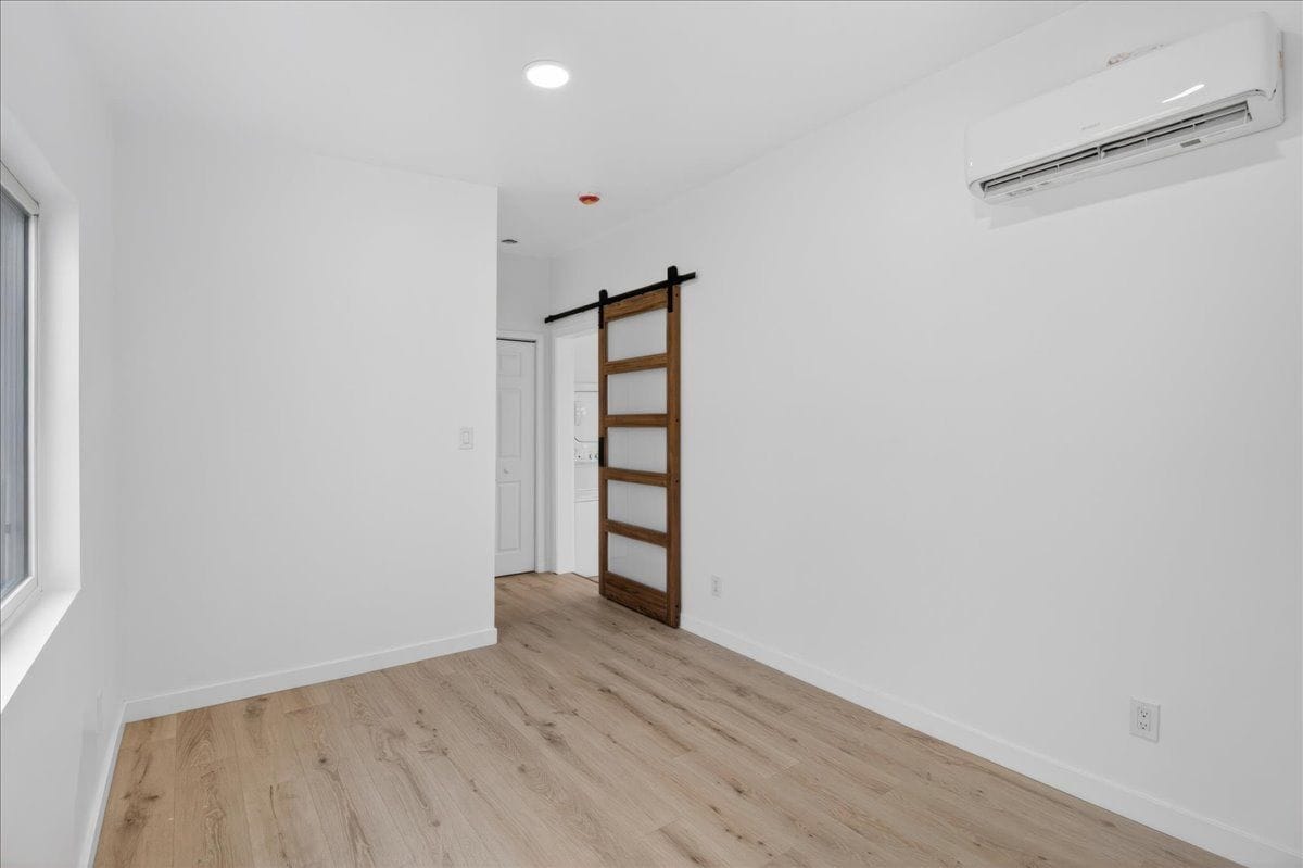 Building Photo - 2101 E 63rd St