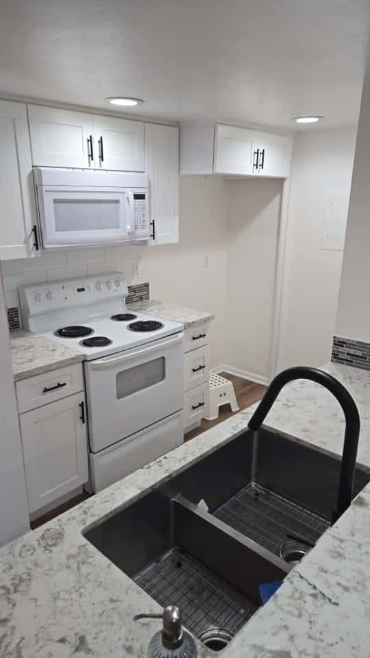 Building Photo - House for Rent