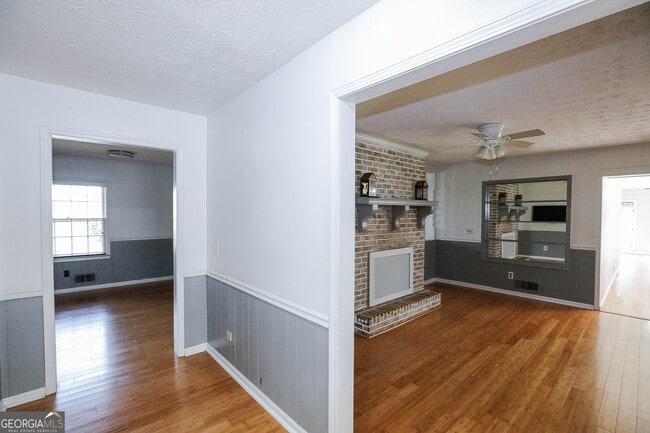 Building Photo - 2765 Collins Hill Rd