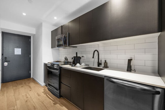 Building Photo - 398 NE 5th St