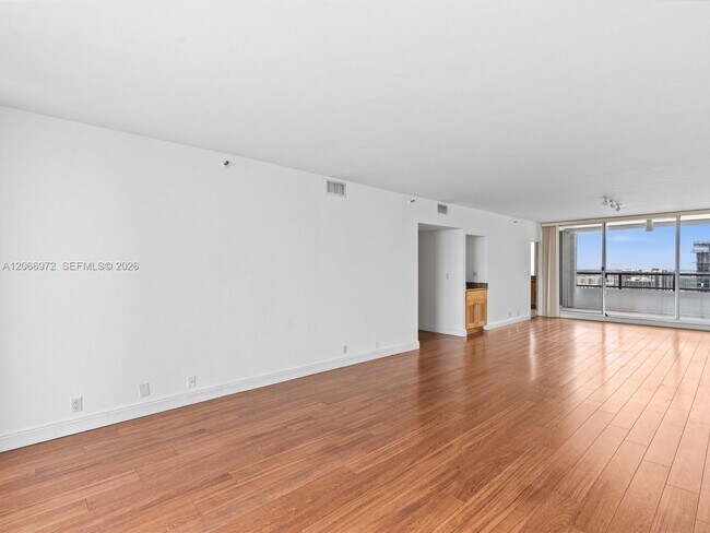 Building Photo - 1541 Brickell Ave