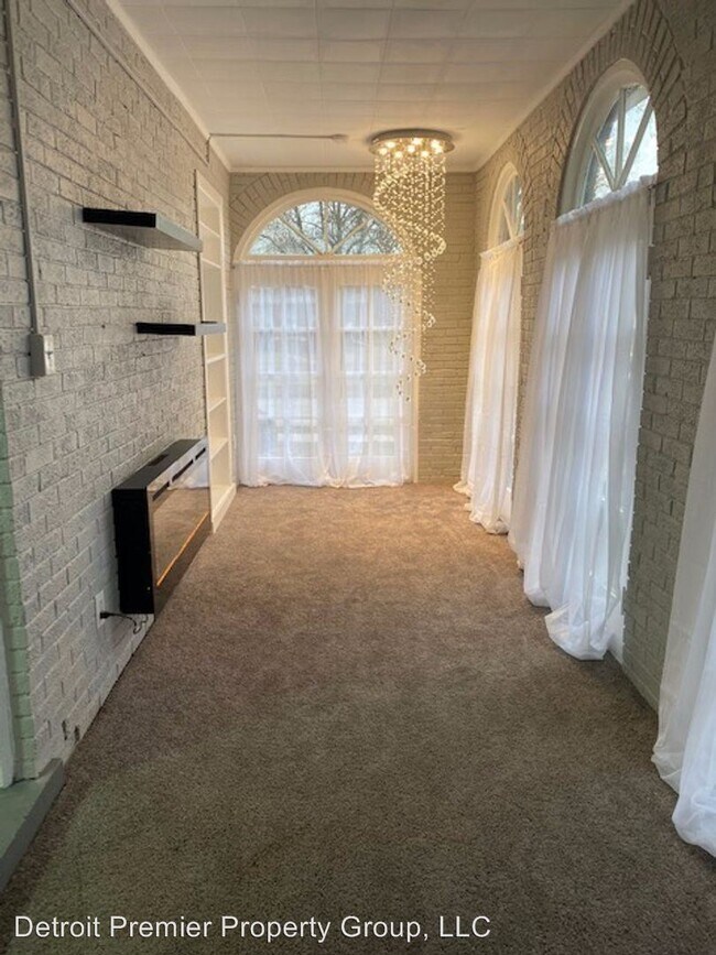 Building Photo - 4 br, 2 bath House - 9282 W Outer Drive