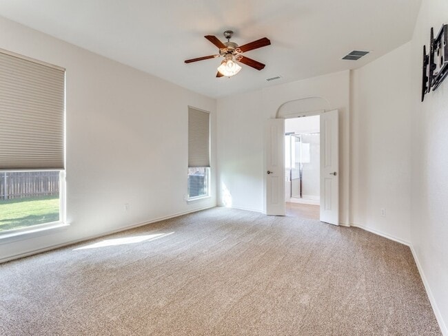 Building Photo - 2213 Laurel Forest Dr