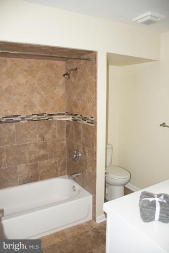 Building Photo - 202 Salem Ct