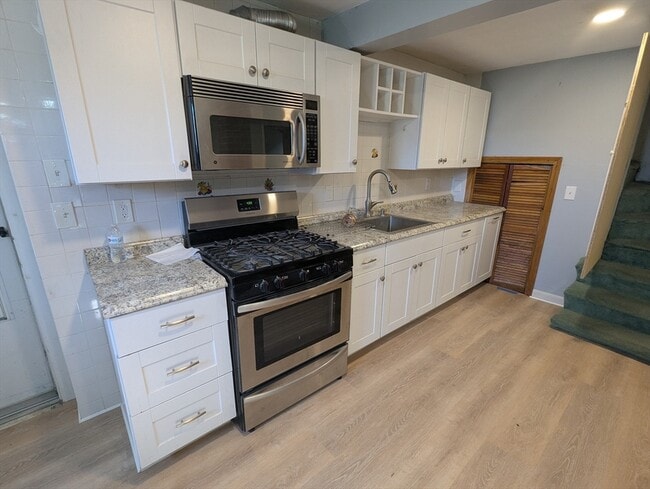 Building Photo - 376 Fellsway W