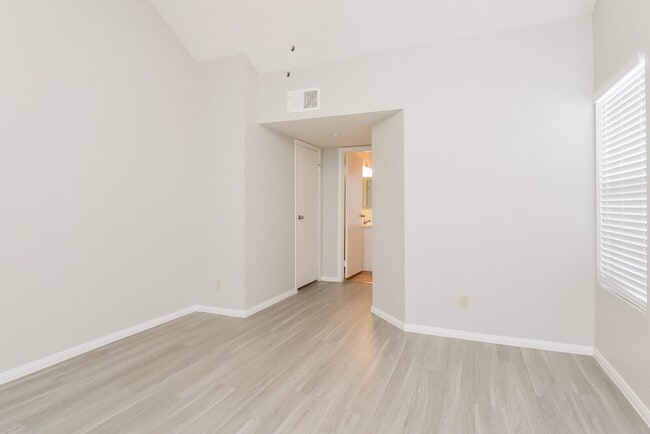 Building Photo - 108 Spinnaker Dr