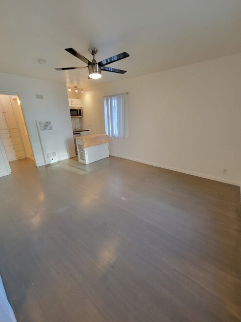 Building Photo - 2613 S Sepulveda Blvd