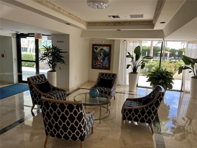 Building Photo - 2625 Collins Ave