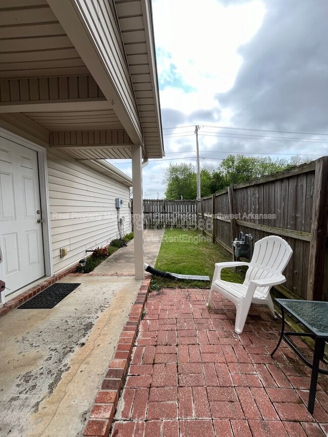 Building Photo - 2728 Westminster Dr