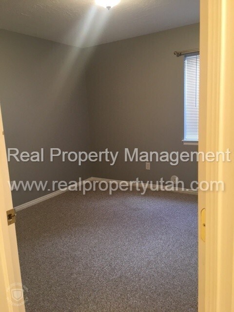 Building Photo - 5 Bedroom Home Centrally Located In Fruit ...