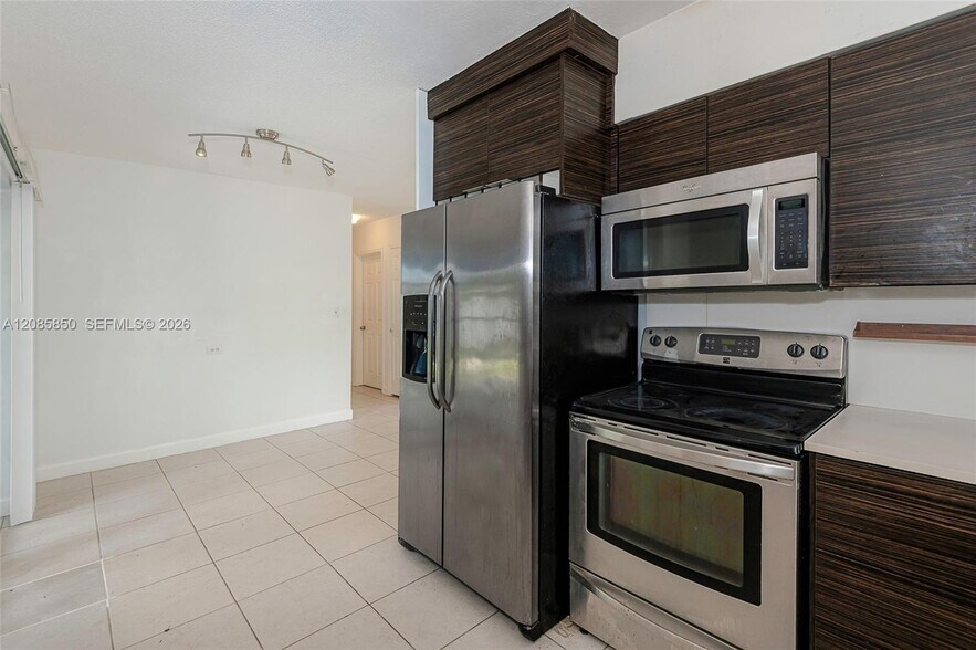 Building Photo - 2631 Alcazar Dr