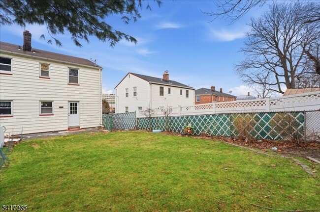 Building Photo - 240 Watchung Ave