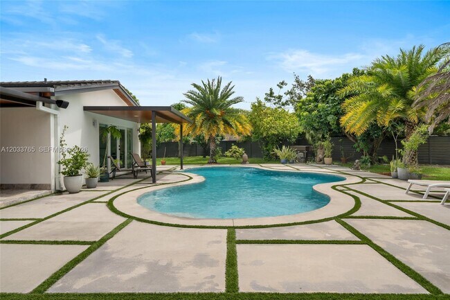Building Photo - 8535 SW 100th Ave