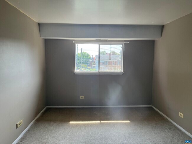 Building Photo - 1215 Wertland St