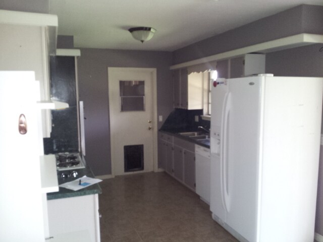 Building Photo - Harwood Floors - Mid-Del Schools - Big Yard