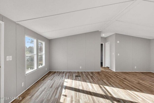 Building Photo - 185 Paradise Ln