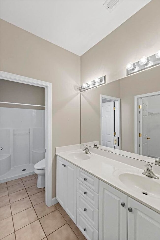 Building Photo - Hampstead Cutie! Backs up to Golf Course!