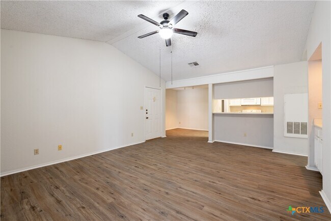 Building Photo - 1202 Thorpe Ln