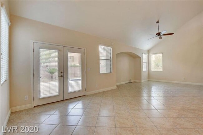 Building Photo - Gorgeous Southern Highlands 3 bedroom + loft and office with a sparkling pool!