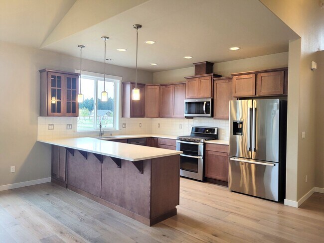 Building Photo - Brand new 2 bedroom home + den