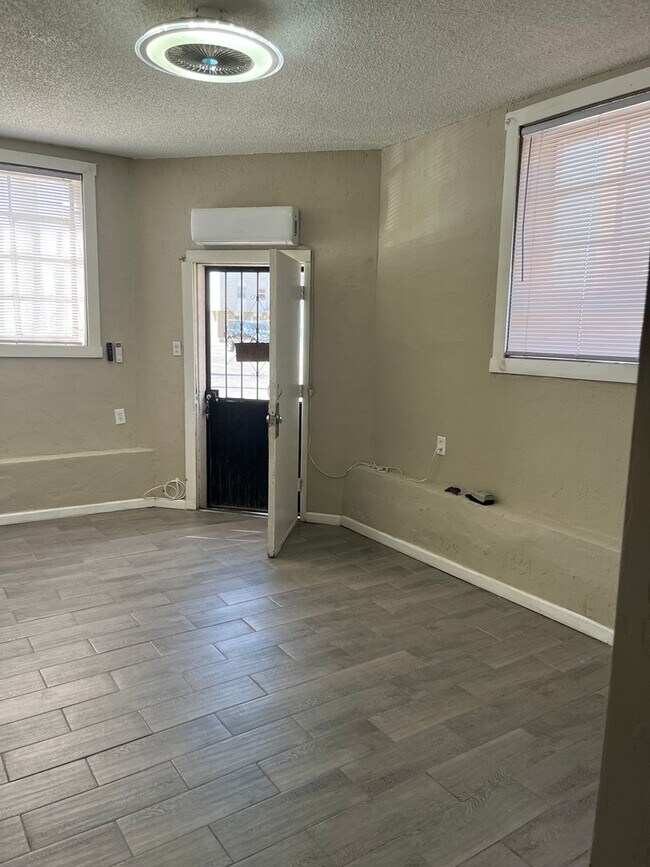 Building Photo - Apartment for rent In Downtown El Paso