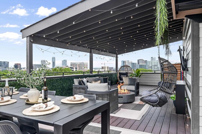 Building Photo - 1015D 12th Ave S