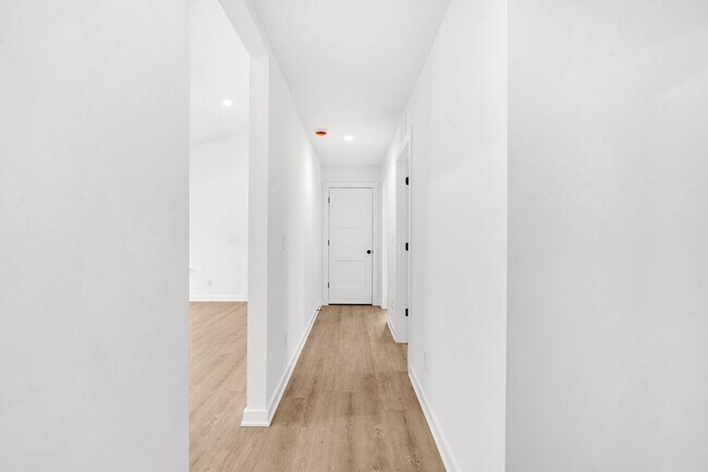 Building Photo - 964 W 9th St