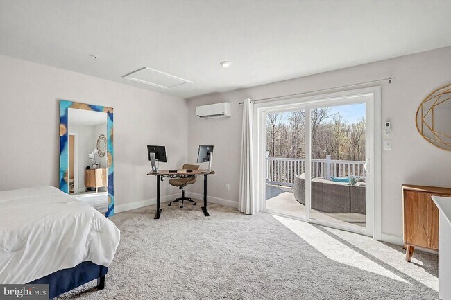 Building Photo - 10878 Foxtrot Cir