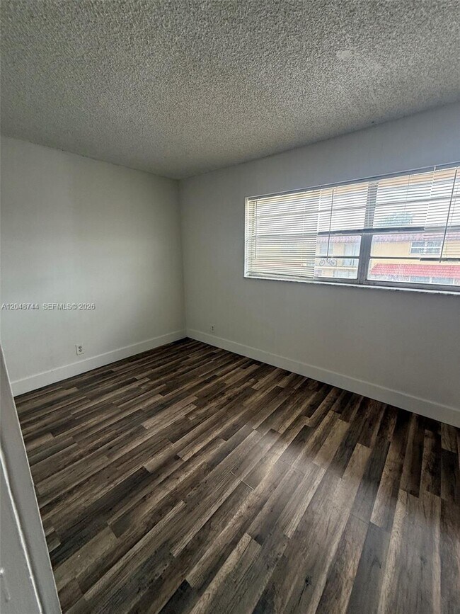 Building Photo - 6631 SW 41st Pl