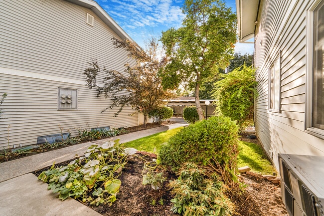 Building Photo - 3914 S Regal St