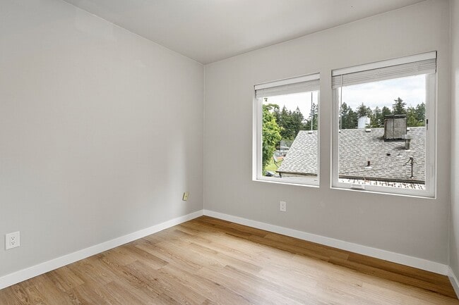 Building Photo - Spacious 4-Bedroom Home in South Capitol O...