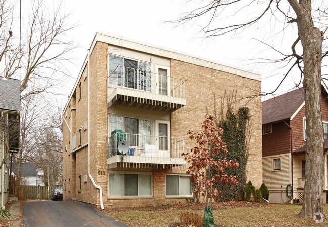 Primary Photo - 913 Dewey Ave
