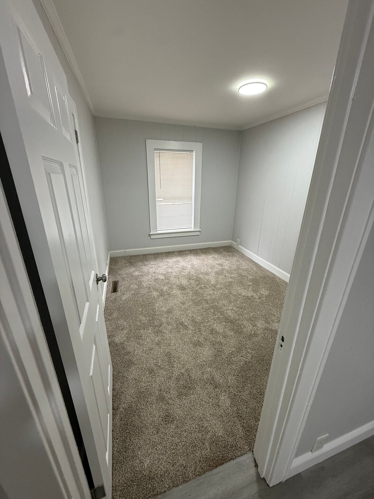 Building Photo - 310 Pineview St