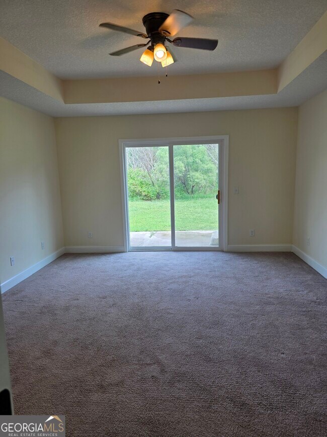 Building Photo - 516 Hide-A-Way Lk Lp