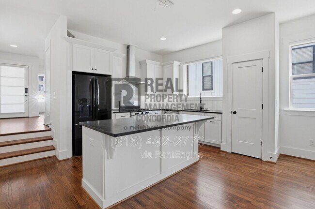 Building Photo - 1607 10th Ave N