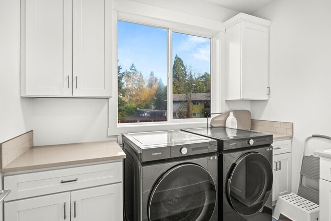 Building Photo - 5891 SW 67th Pl