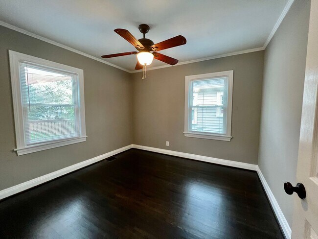 Building Photo - Adorable home located in St. Matthews