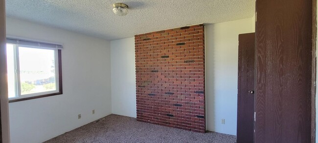 Building Photo - HEL5817