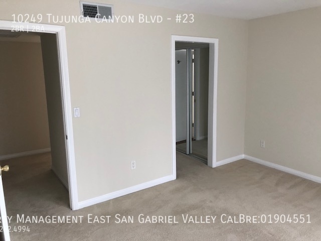 Building Photo - GORGEOUS REMODELED TWO BEDROOM CONDO IN TU...