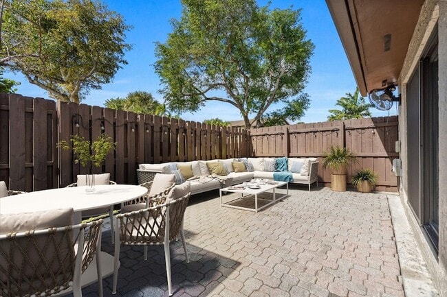 Building Photo - 7136 SW 105th Ct