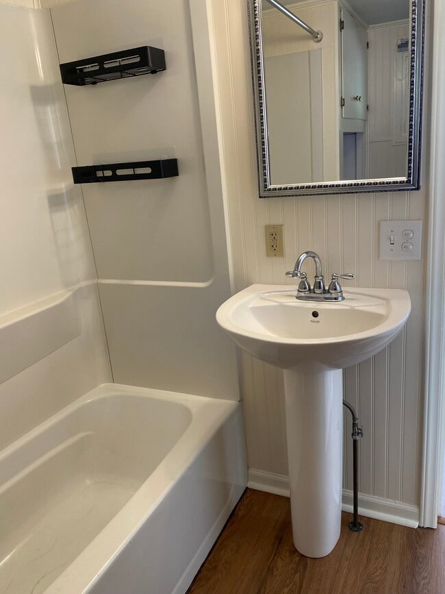 Building Photo - 4004 Luwana Ln