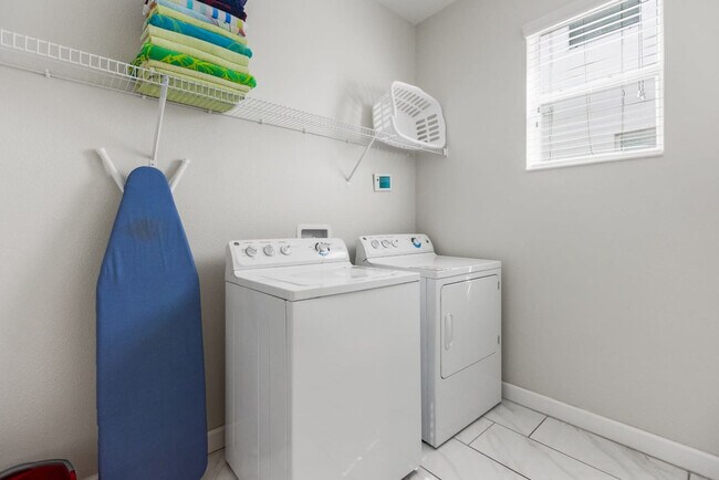 Building Photo - 4743 Kings Castle Cir