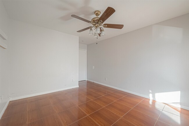 Building Photo - 9407 Demsey Mill Dr