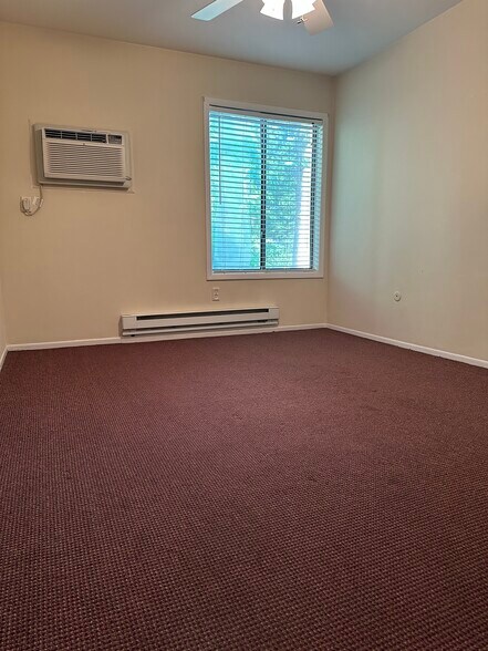 Building Photo - 111 Amberly Dr