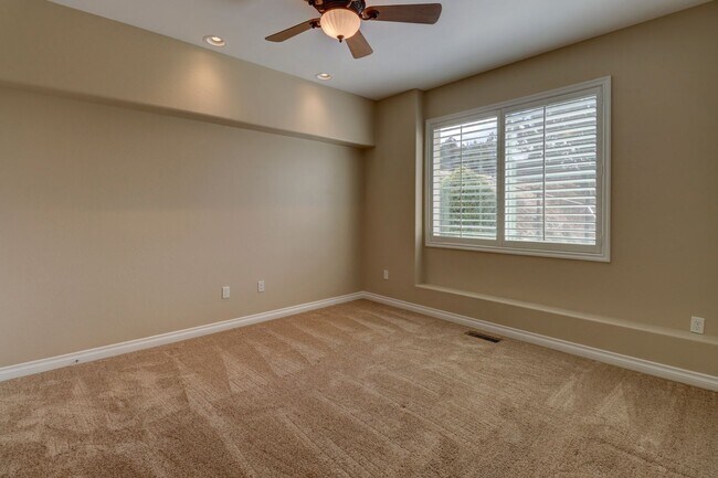 Building Photo - Incredible Home with Lake Views!