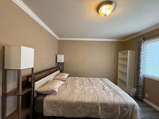Building Photo - Charming 4-Bedroom, 2-Bath Fully Furnished...