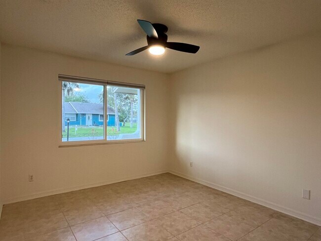 Building Photo - 127 Rio Del Mar St