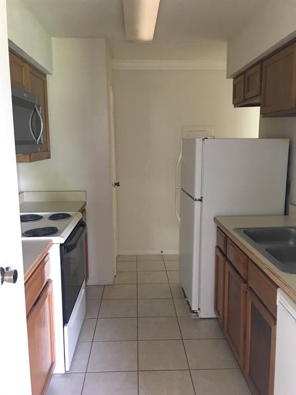 Building Photo - 6666 Harbor Town Dr